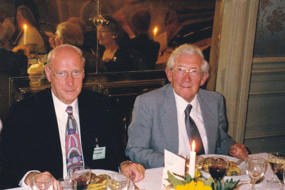 1979: William Bryan Jennett CBE (*01.03.1926 – †26.01.2008) with Reinhold Frowein (*5.10.1923-† 01.01.2021)